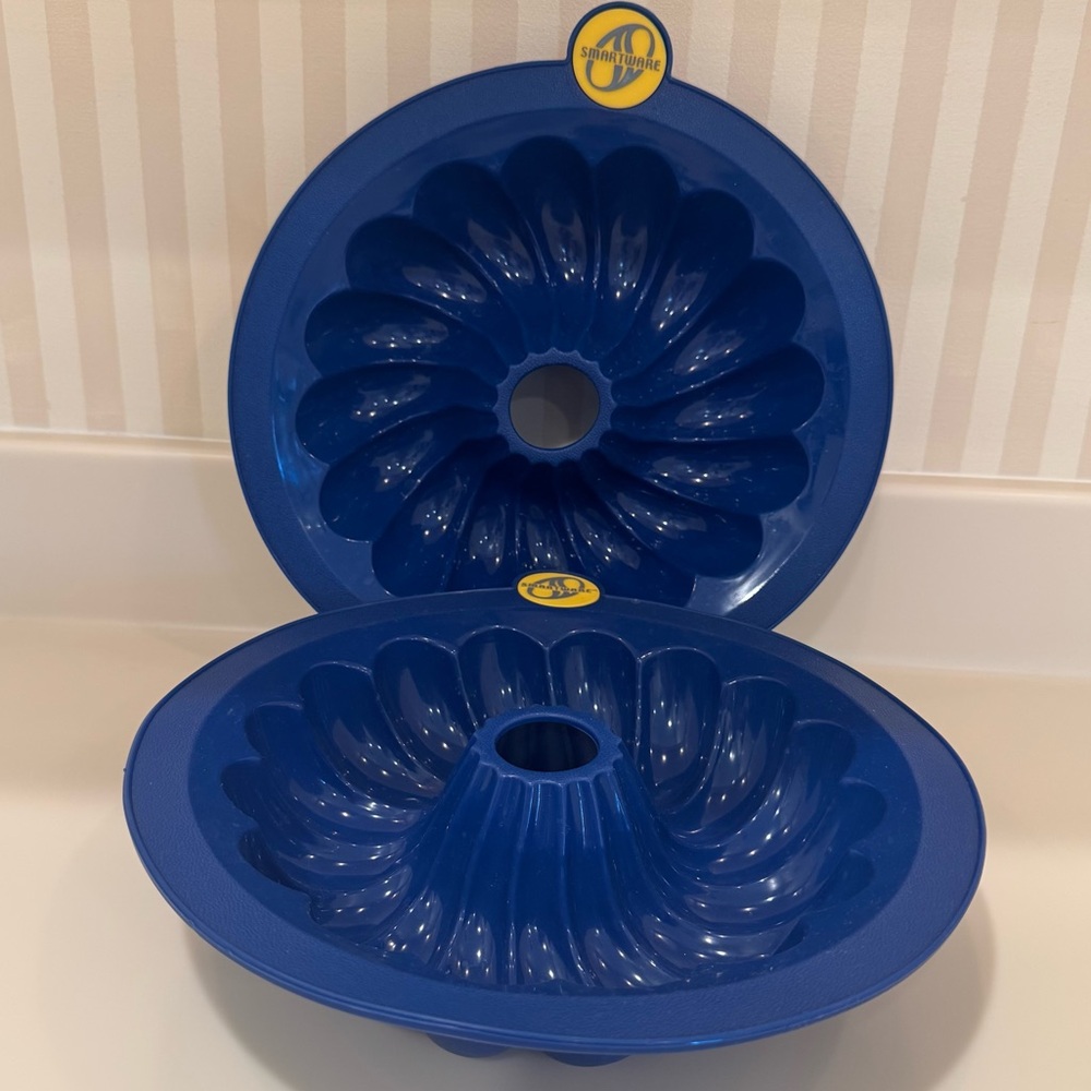 Smartware Bakeware Set Of Two Blue Silicone Bundt Cake Pans - Picture 2 of 9